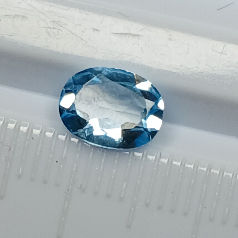 Stunning Oval Sky Blue Topaz Gemstone 8x6mm
